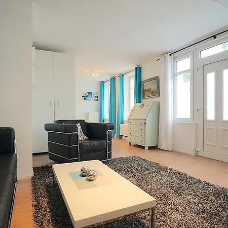 Kajuete Am Borbyer Kurpark Von Daire